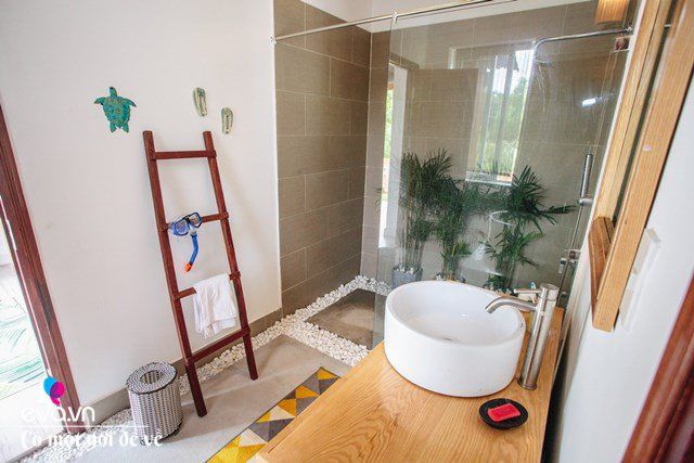 8x viet xay nha tren "dao hoang", vuot bien mang vat lieu xay dung va cai ket - 18